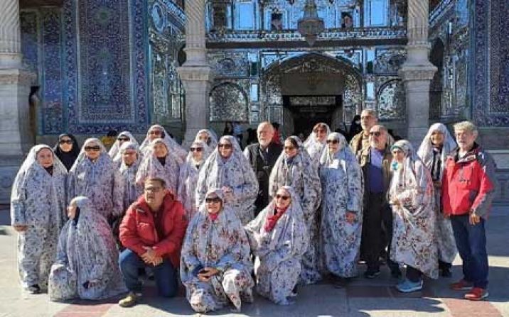 حضور گردشگران برزیلی در حرم حضرت معصومه (س) حضور گردشگران برزیلی در حرم حضرت معصومه (س)